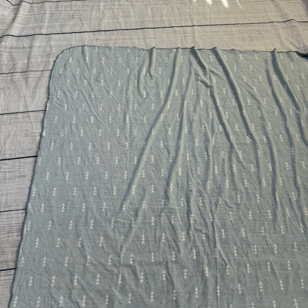 Copper Pearl blue gray arrow baby crib blanket 45 inches by 45.5 inches - Picture 10 of 12